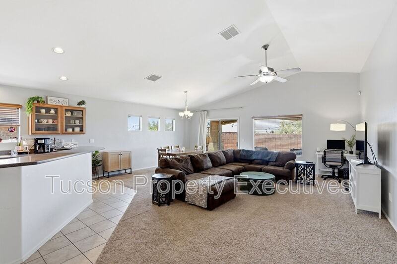 11655 W Stone Hearth St - Photo 4 of 43