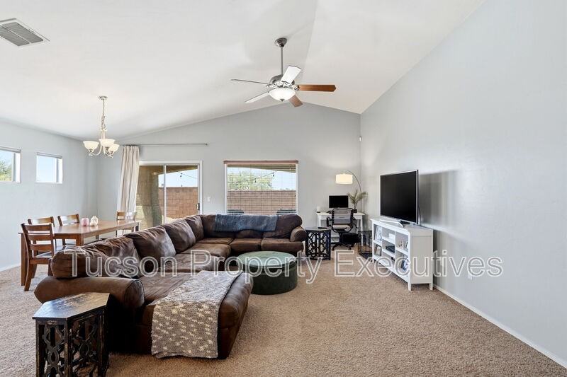 11655 W Stone Hearth St - Photo 5 of 43