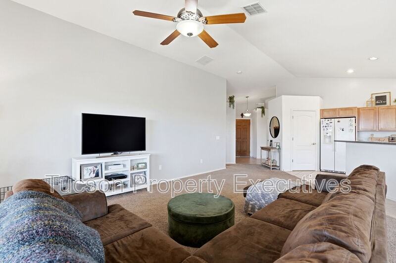 11655 W Stone Hearth St - Photo 6 of 43