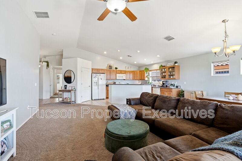 11655 W Stone Hearth St - Photo 7 of 43