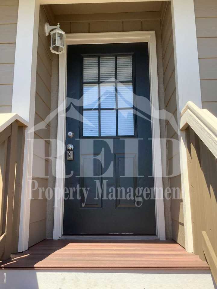 1054 Callahan Dr - Photo 2 of 29