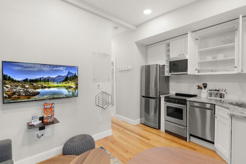 1 Bed / 1 Bath Apartment in North End - Photo 4 of 31