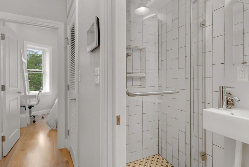 1 Bed / 1 Bath Apartment in North End - Photo 7 of 31