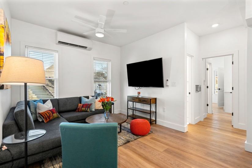 1 Bed / 1 Bath Apartment in Mission Hill - Photo 3 of 20