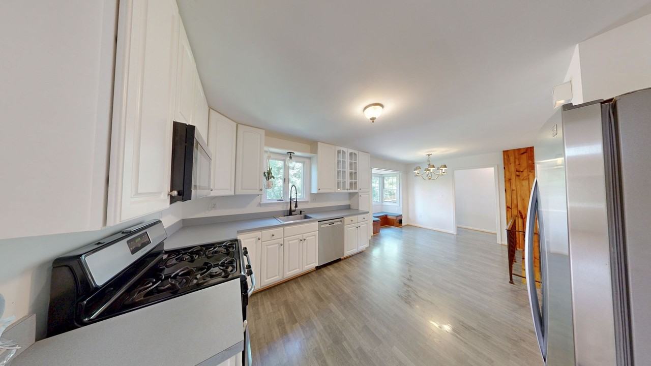 7028 Wick Ln - Photo 3 of 20