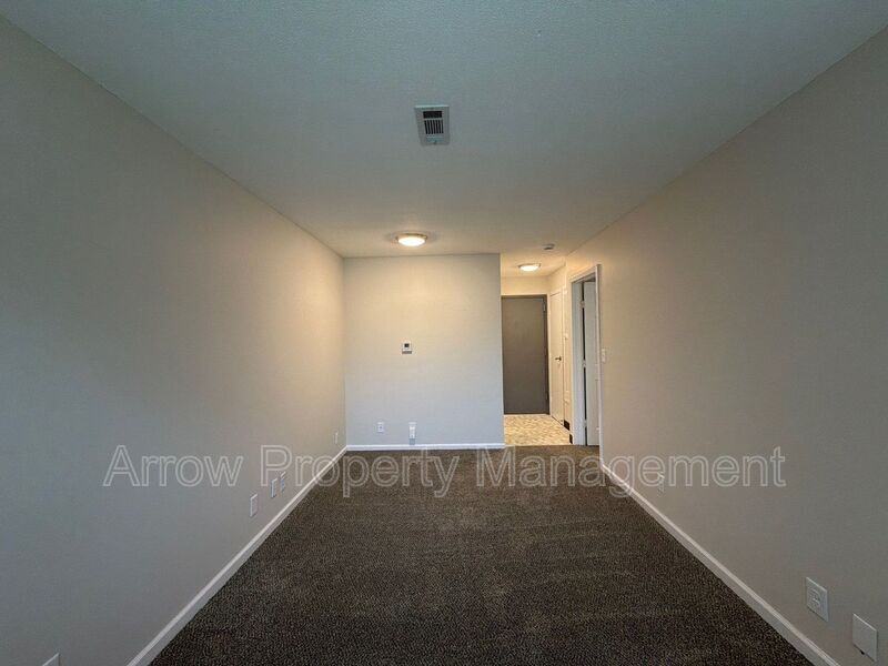 1111 E St #7 - Photo 3 of 8
