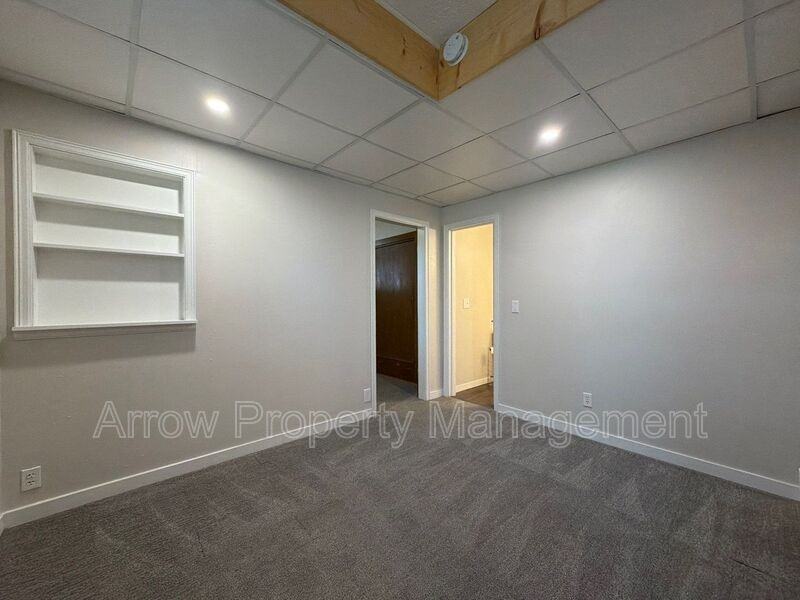 411 7th St - Photo 2 of 7