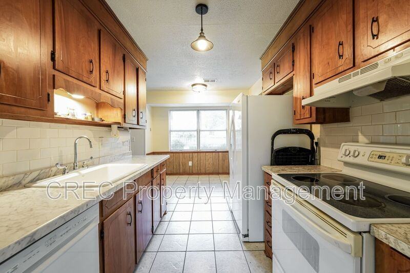 111 Finch St - Photo 4 of 15