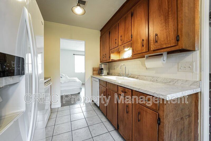 111 Finch St - Photo 5 of 15