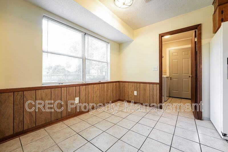 111 Finch St - Photo 6 of 15