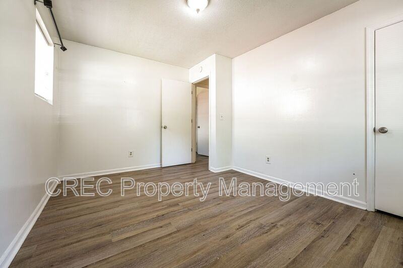 111 Finch St - Photo 7 of 15