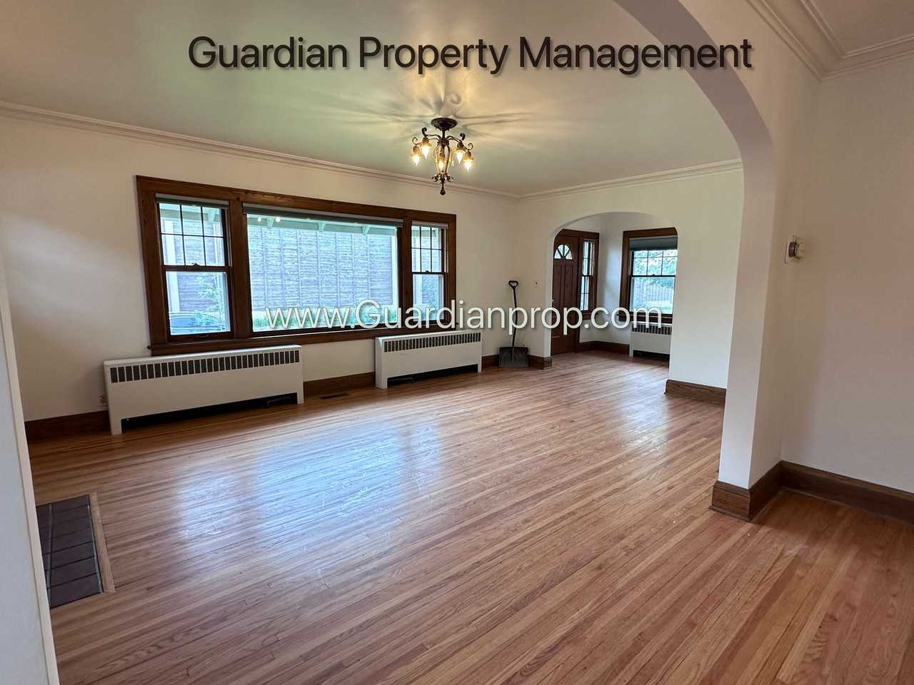 5559 2nd Ave S - Photo 3 of 29