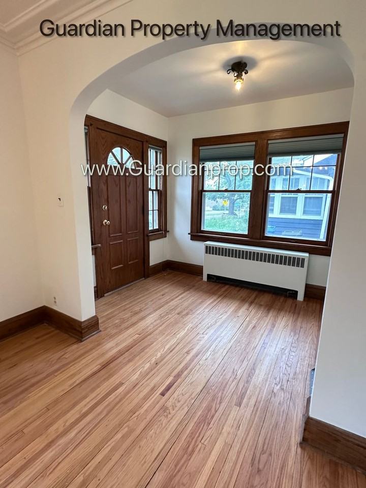 5559 2nd Ave S - Photo 4 of 29