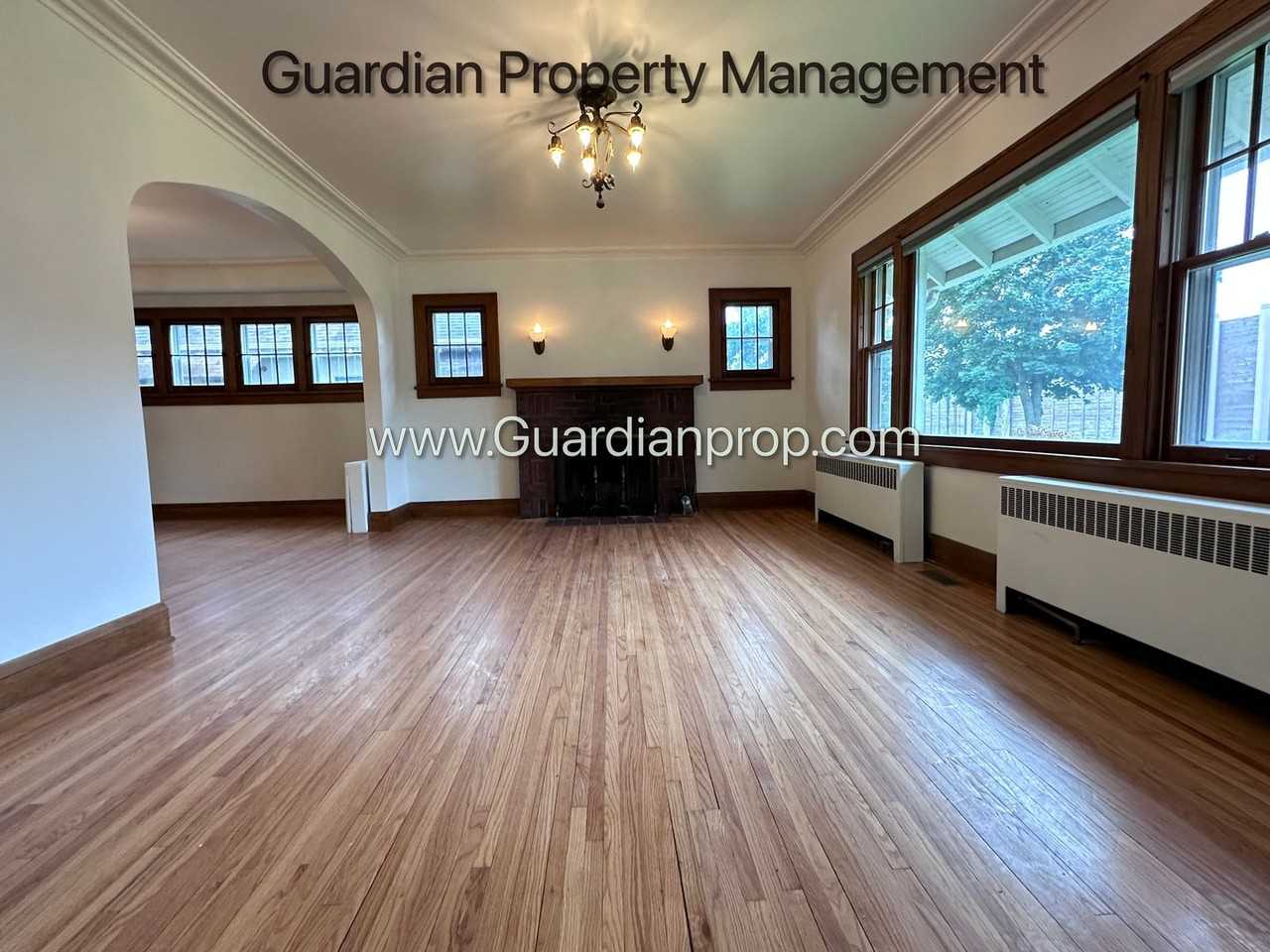 5559 2nd Ave S - Photo 5 of 29