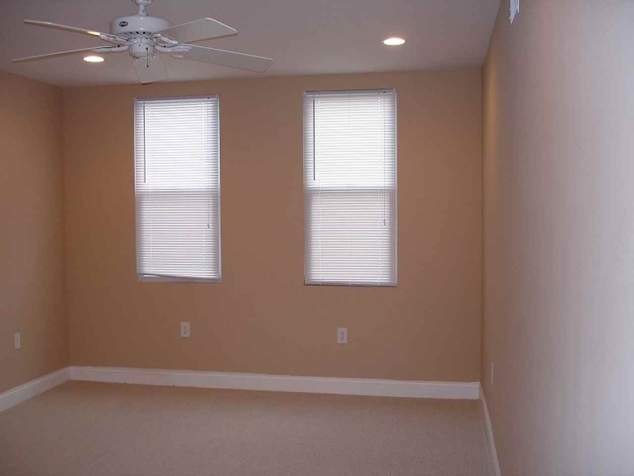 1321 S 32nd St - Photo 4 of 7