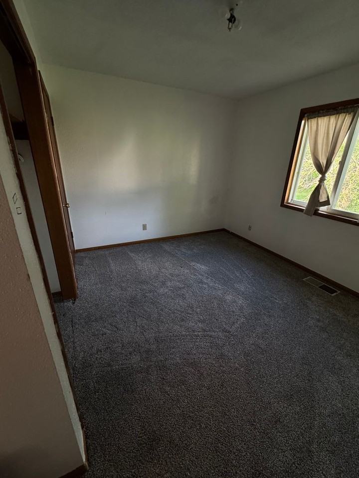 307 S Dodge St - Photo 2 of 4