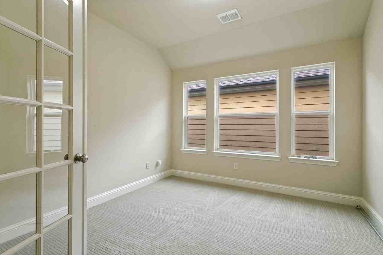 766 E Main St - Photo 3 of 13