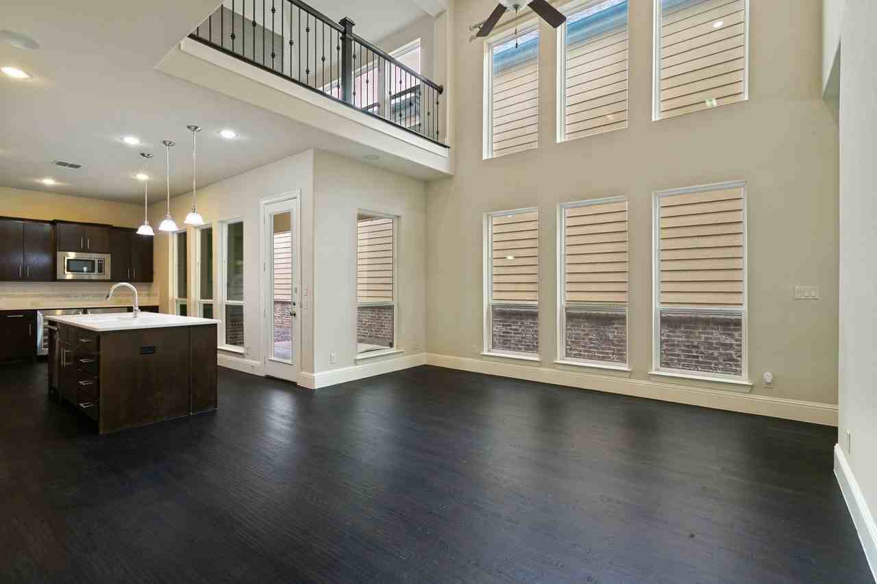 766 E Main St - Photo 4 of 13