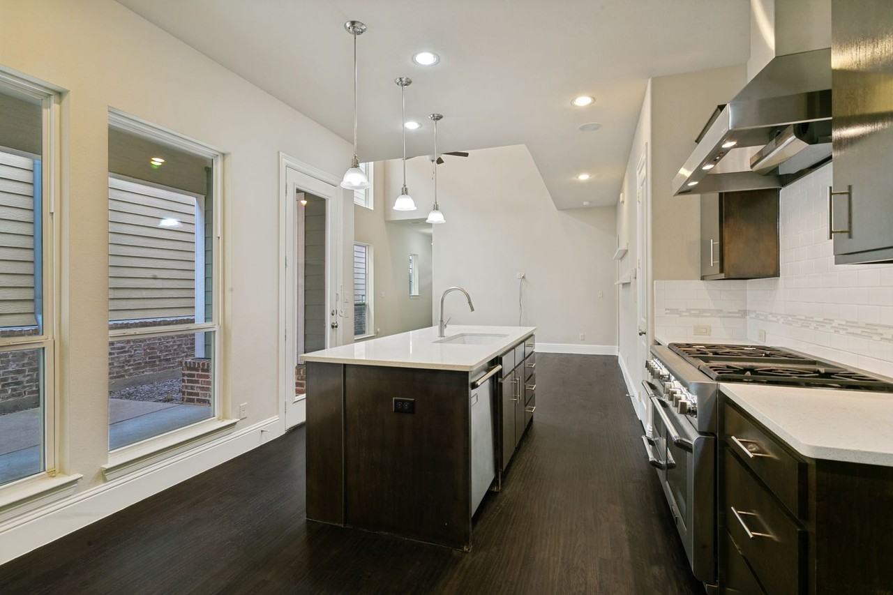 766 E Main St - Photo 5 of 13
