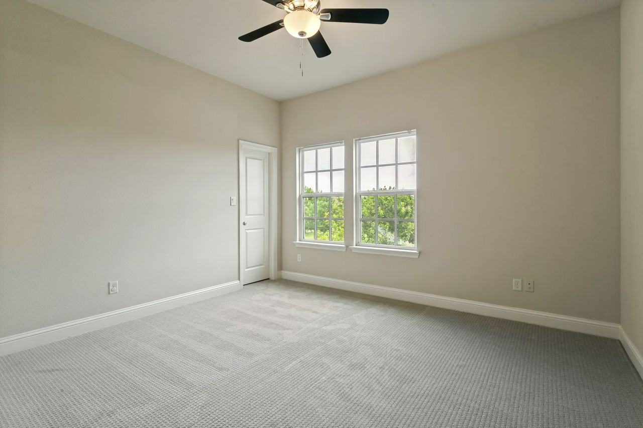 766 E Main St - Photo 7 of 13