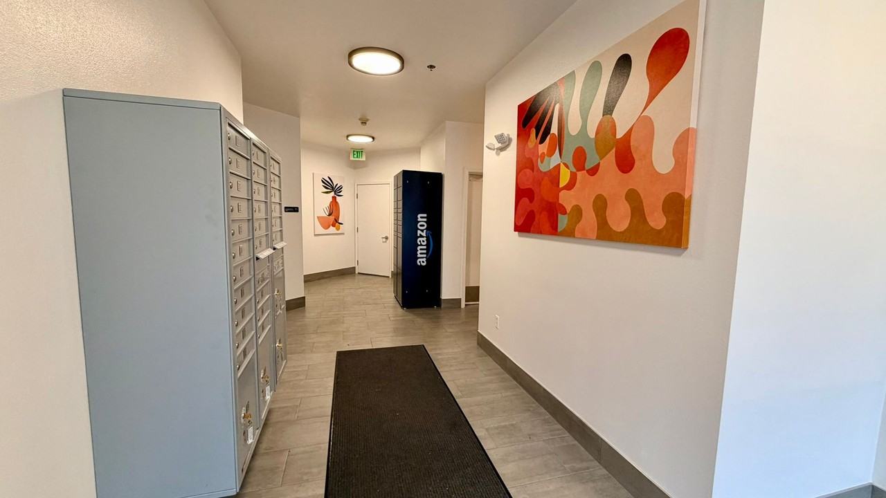 Varsity I Apartments - Photo 5 of 7