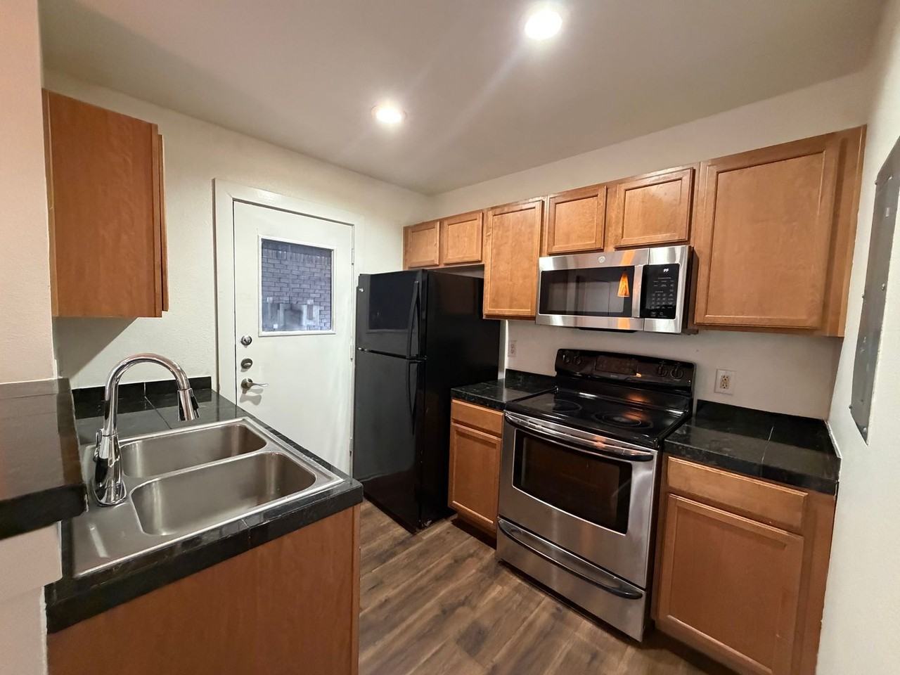 4125 Avondale Ave - Photo 3 of 12
