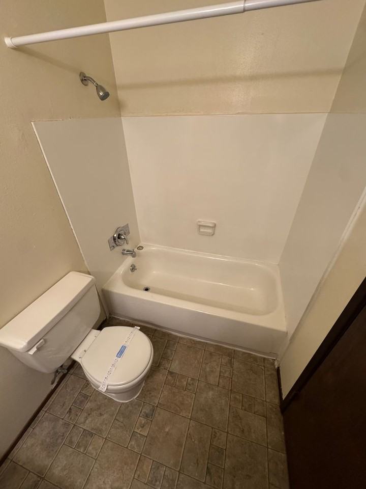 3232 Ne Lancaster St #1 - Photo 2 of 7