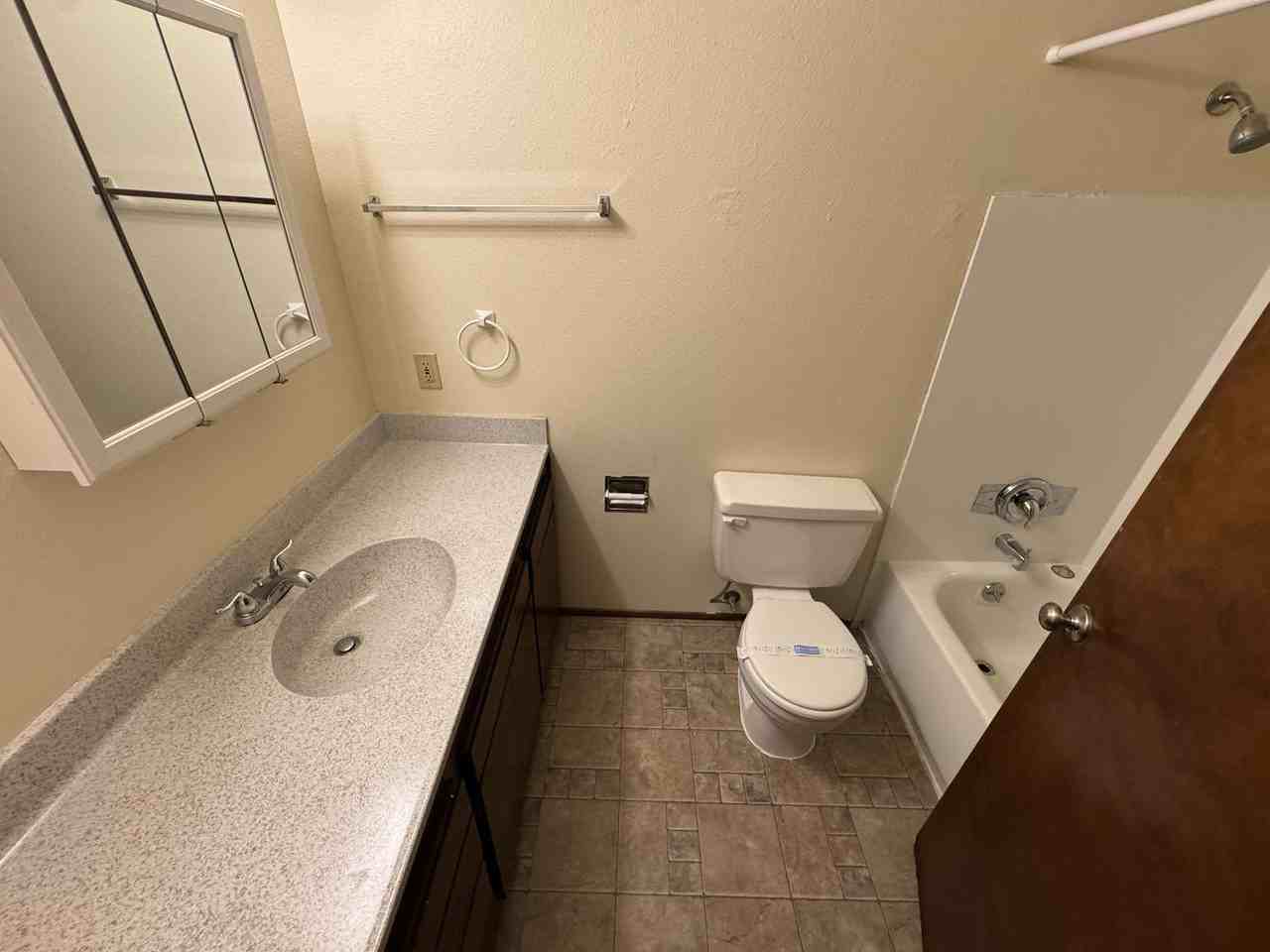 3232 Ne Lancaster St #1 - Photo 3 of 7