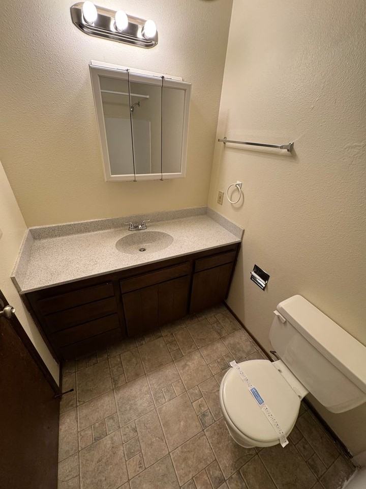 3232 Ne Lancaster St #1 - Photo 4 of 7