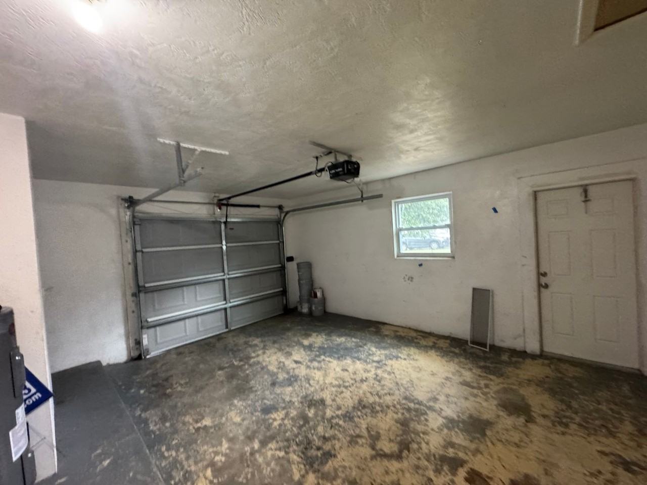 1199 Lawrence Ave - Photo 7 of 22