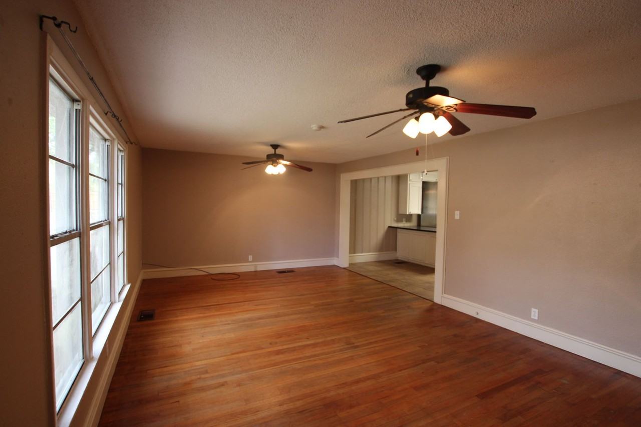 812 S Palmer Ave - Photo 3 of 28