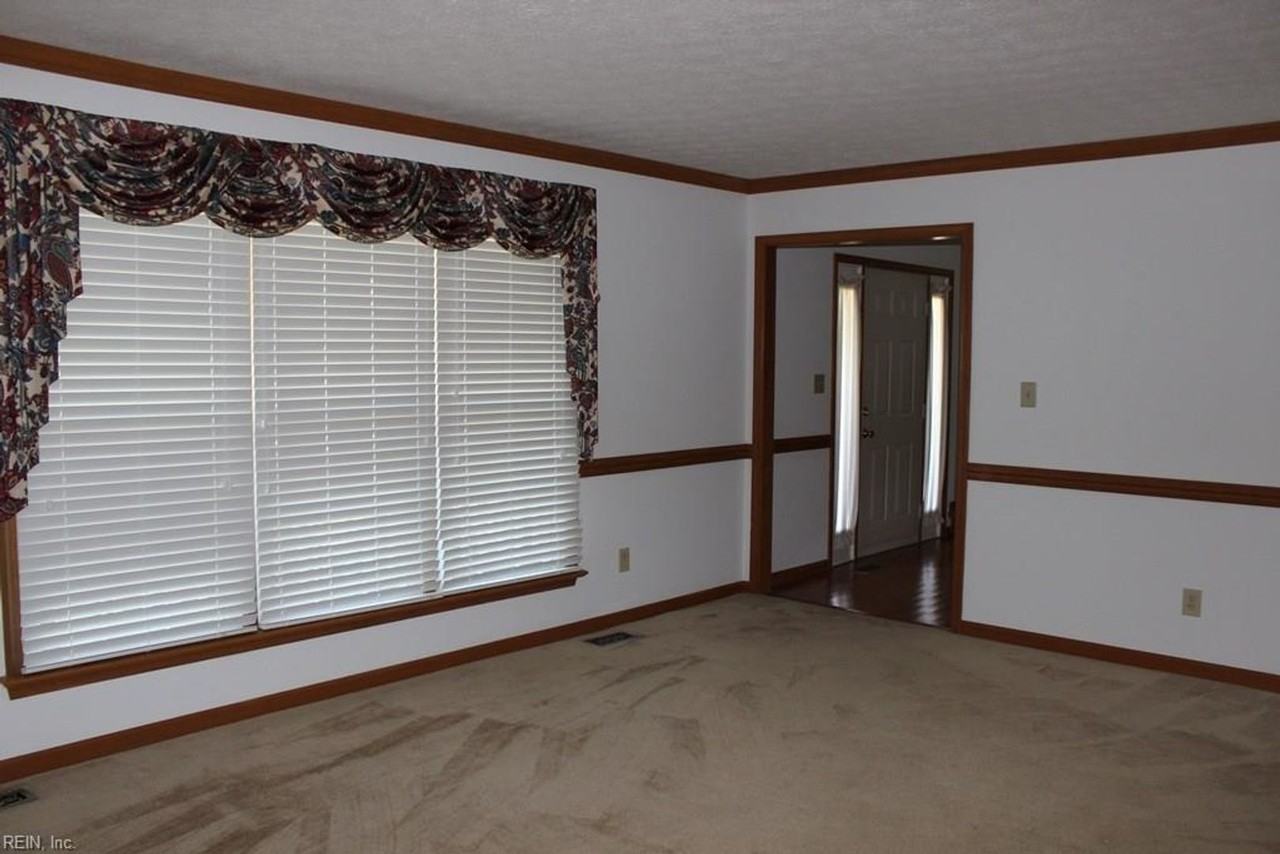 417 Burnham Pl - Photo 3 of 21