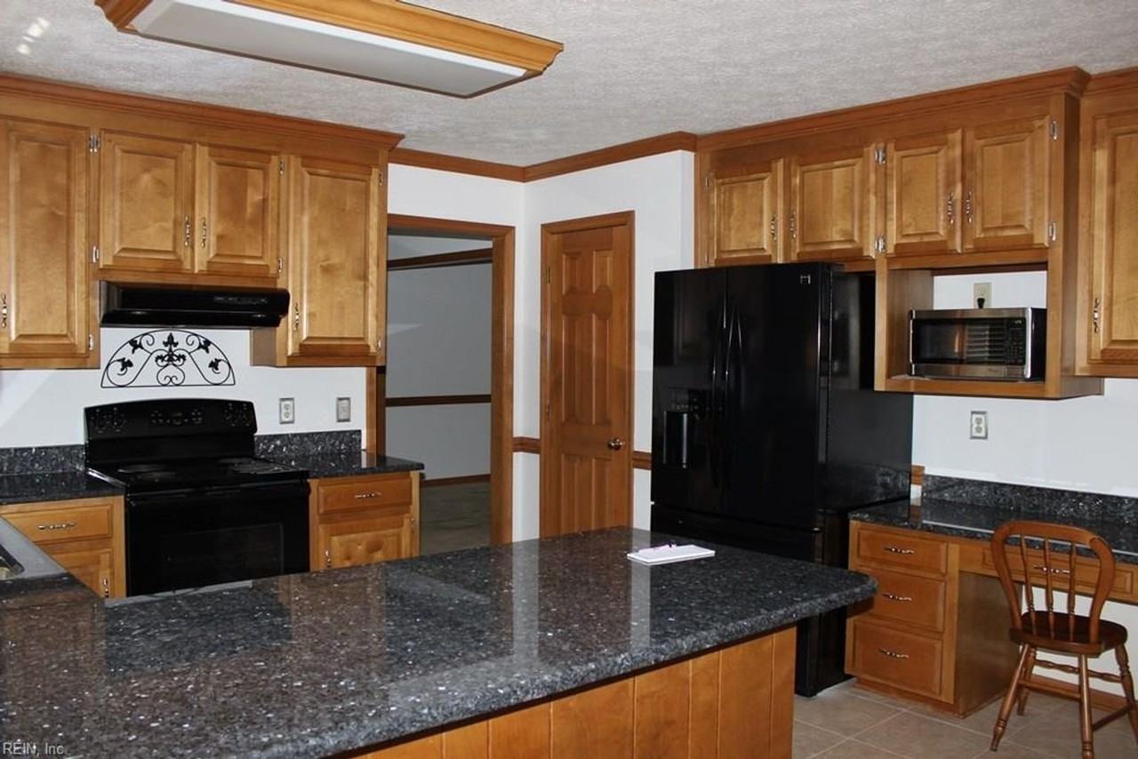 417 Burnham Pl - Photo 7 of 21