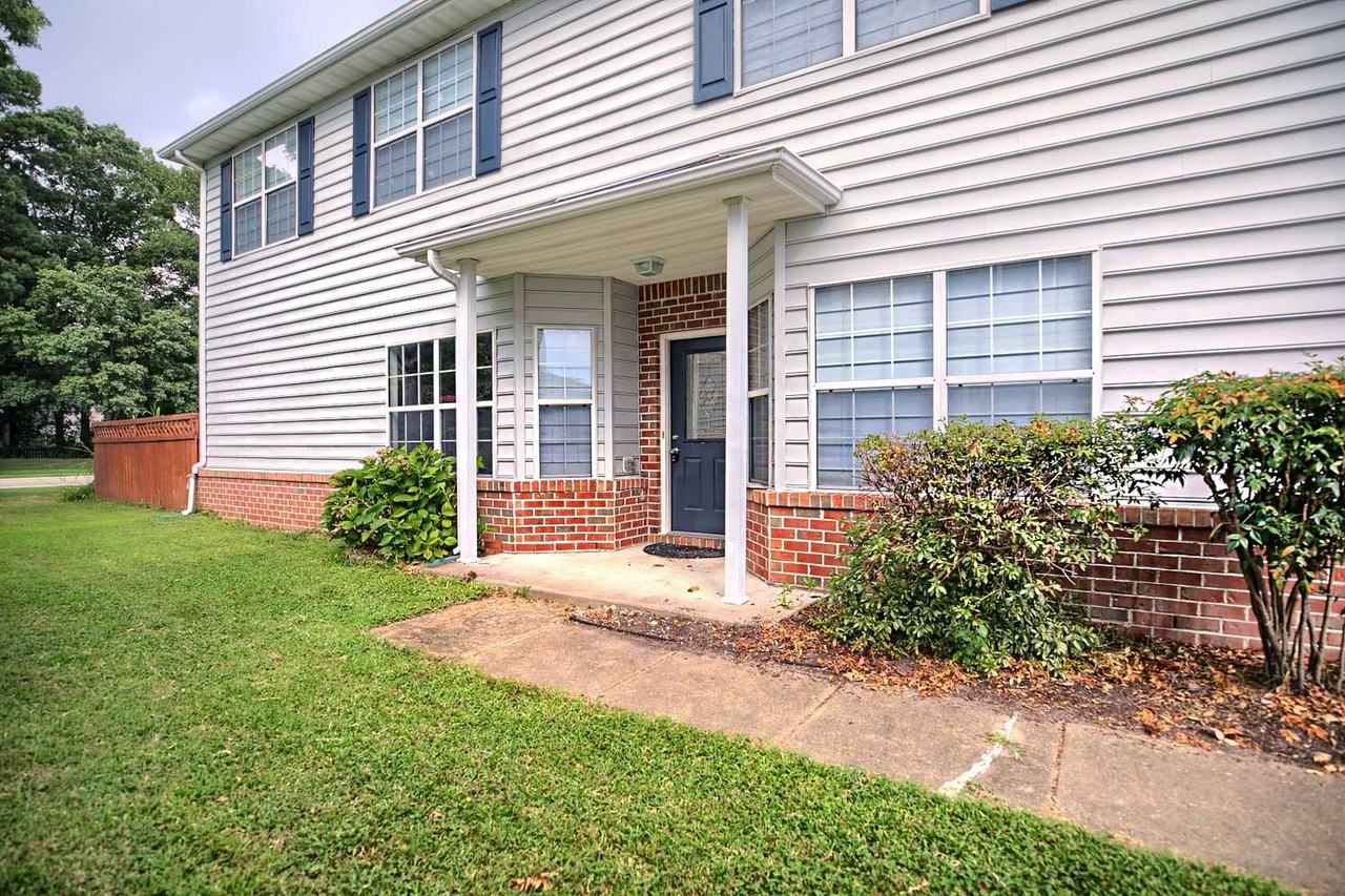 417 Belmont Cir - Photo 2 of 33