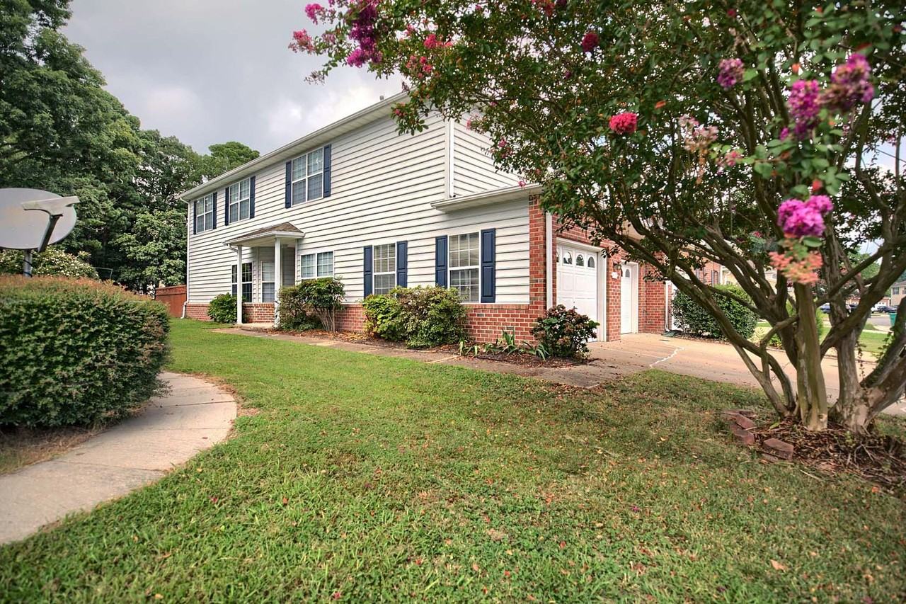 417 Belmont Cir - Photo 3 of 33