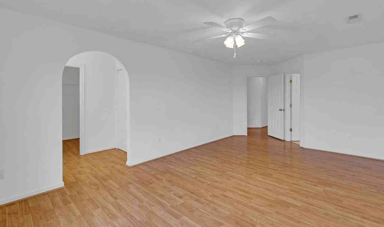417 Belmont Cir - Photo 7 of 33