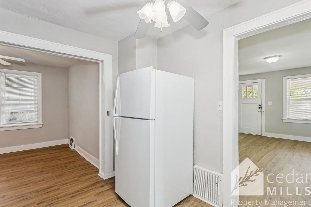 2902 E Lincoln St - Photo 7 of 11