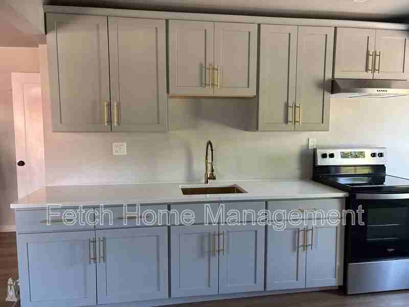 218 Walnut St #3 - Photo 5 of 11