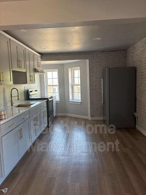 218 Walnut St #3 - Photo 6 of 11