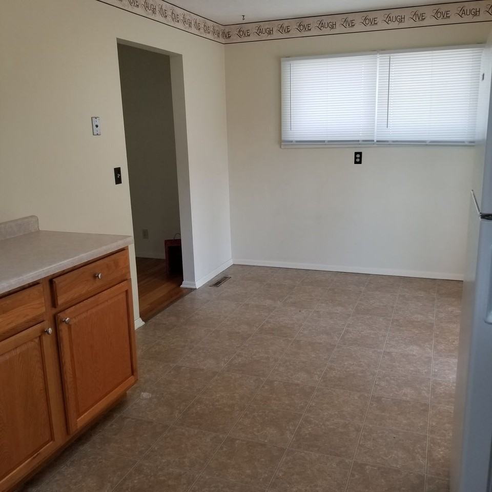 12429 Westwood Ln - Photo 3 of 9