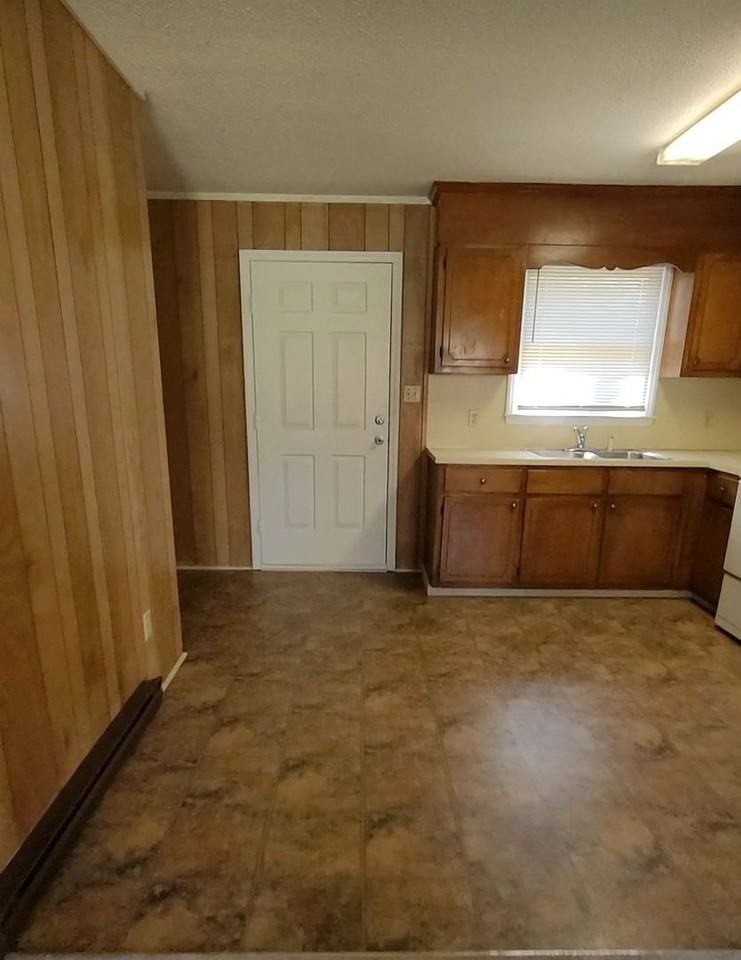 201 Elmhurst Ave - Photo 3 of 6