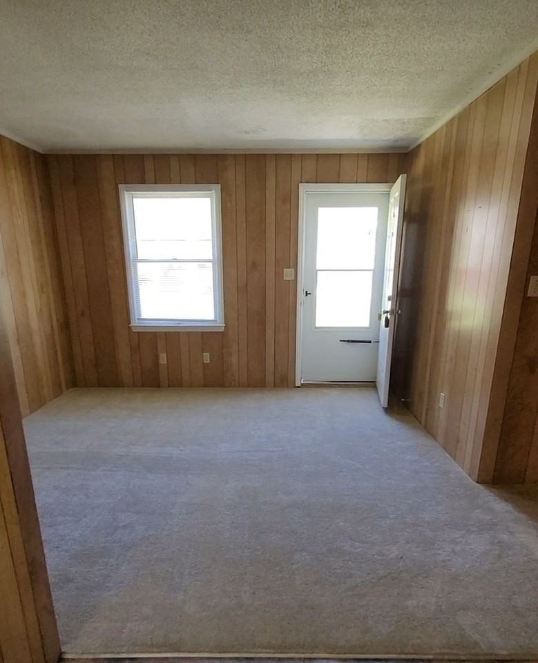 201 Elmhurst Ave - Photo 5 of 6