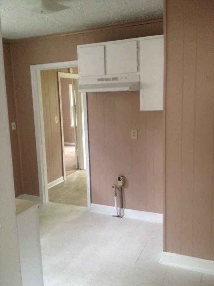27 Stuart Dr - Photo 5 of 24