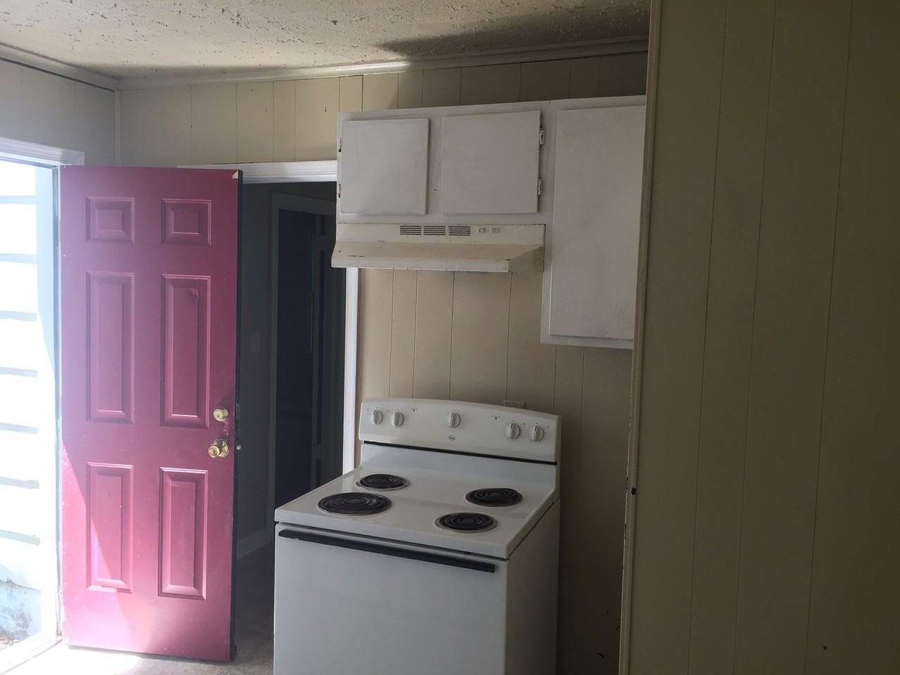 27 Stuart Dr - Photo 6 of 24
