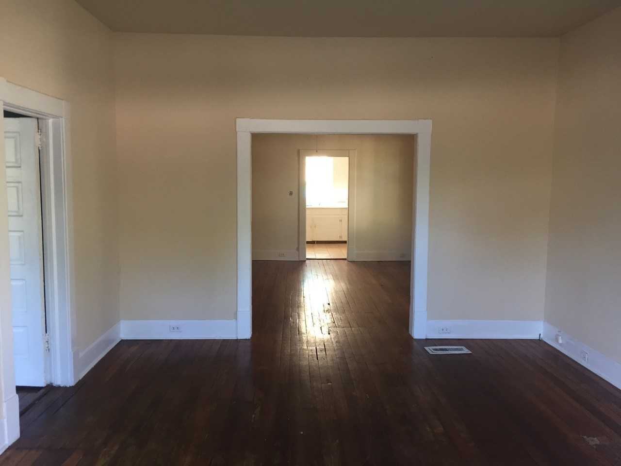 4007 Holly Ave - Photo 4 of 19