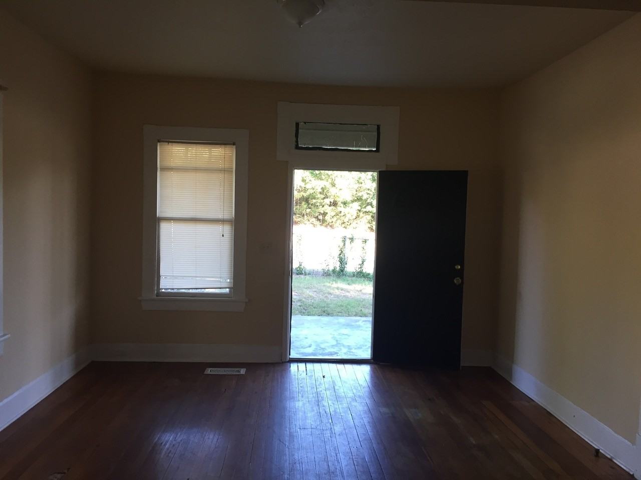 4007 Holly Ave - Photo 6 of 19