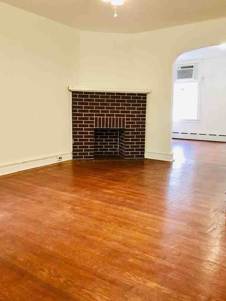 596 Van Kirk St - Photo 3 of 22