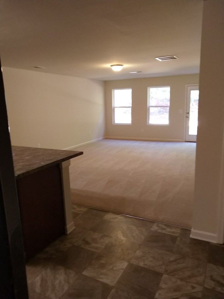 406 Erin Ct - Photo 5 of 19