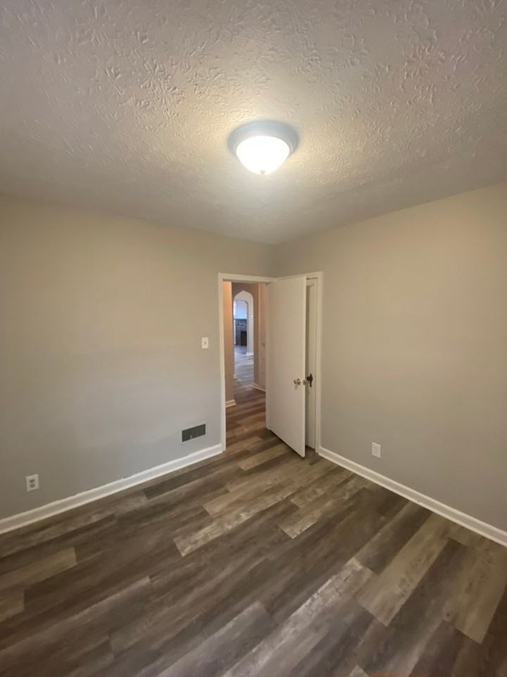 1106 Ellsworth Ave - Photo 4 of 31