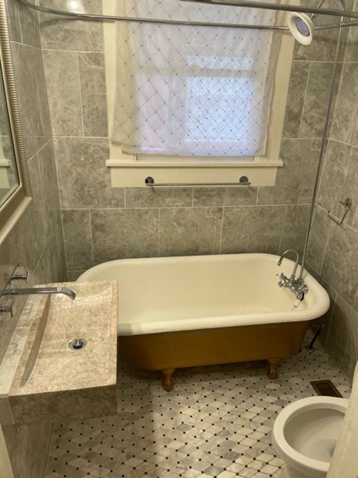 1349 Glen Oak Pl - Photo 2 of 9